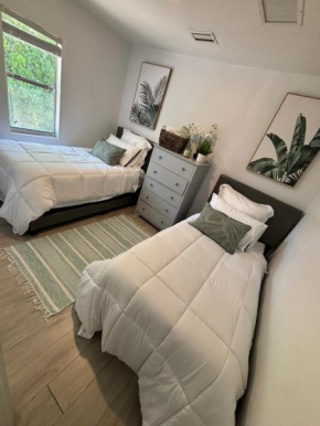 Deluxe Room in best location Miami in a 2 Bedrooms Unit - Parking, Laundry and Luggage Storage